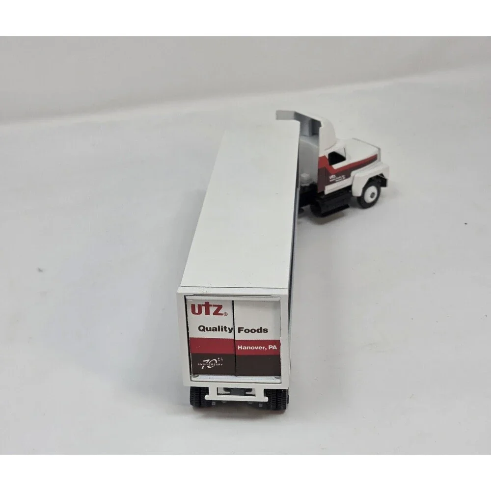 UTZ Quality Foods‎ Promo FORD CL9000 SEMI-TRUCK TRAILER Winross Diecast 10